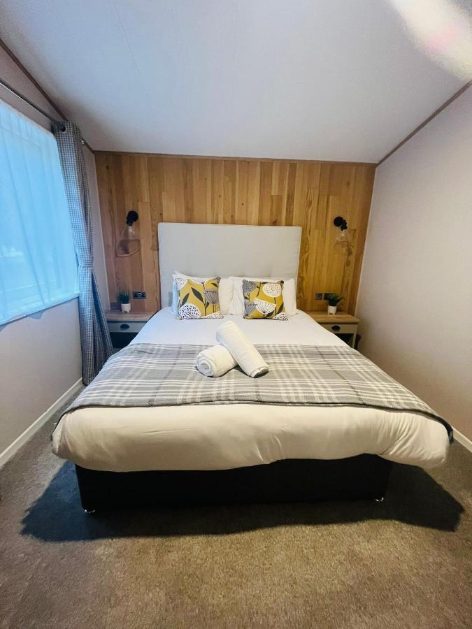 Copse View Lodge With Hot Tub York Exteriör bild